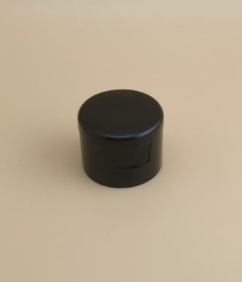 কসমেটিক বোতলগুলির জন্য কালো প্লাস্টিকের গোলাকার মসৃণ ক্যাপ