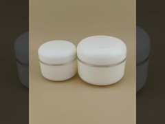 মহিলাদের লশনের জন্য সিলভার এজযুক্ত বৃত্তাকার প্রান্তযুক্ত সাদা প্লাস্টিকের ক্রিম জার