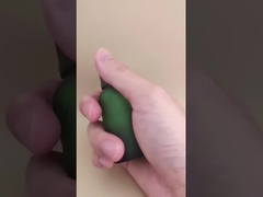 এসেন্সের জন্য সূক্ষ্ম নকশা স্বচ্ছ গাঢ় সবুজ গ্লাসের বোতল