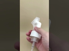 শরীরের লোশনের বোতলগুলির জন্য ব্রাশ সহ সূক্ষ্ম নকশার সাদা প্লাস্টিকের বড় ফোম পাম্প