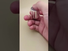 ত্বকের যত্নের বোতলগুলির জন্য স্বচ্ছ বোতাম সহ রূপালী অ্যালুমিনিয়াম-প্লাস্টিক গোলাকার মসৃণ ক্যাপ