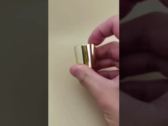 ত্বকের যত্নের বোতলগুলির জন্য সোনালী অ্যালুমিনিয়াম-প্লাস্টিক গোলাকার মসৃণ ক্যাপ, স্বচ্ছ বোতাম সহ