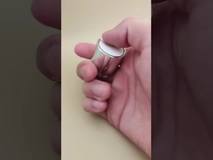 ত্বকের যত্নের বোতলগুলির জন্য সাদা বোতাম সহ রূপালী অ্যালুমিনিয়াম-প্লাস্টিকের গোলাকার মসৃণ ক্যাপ