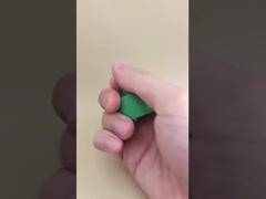 সবুজ প্লাস্টিকের খাঁজকাটা জেলি ক্যাপ যা পেইন্ট বোতলগুলির জন্য