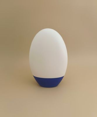 শ্যাম্পুর জন্য নীল ঢাকনা সহ সাদা মসৃণ প্লাস্টিকের বোতল